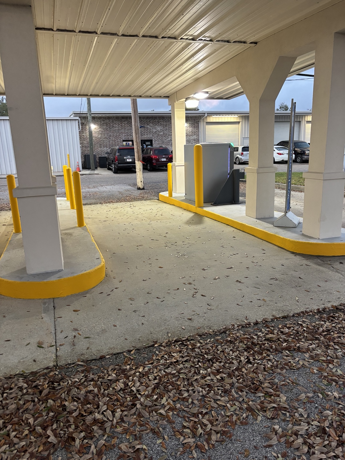 Hancock Whitney Drive-Through Repainting 1